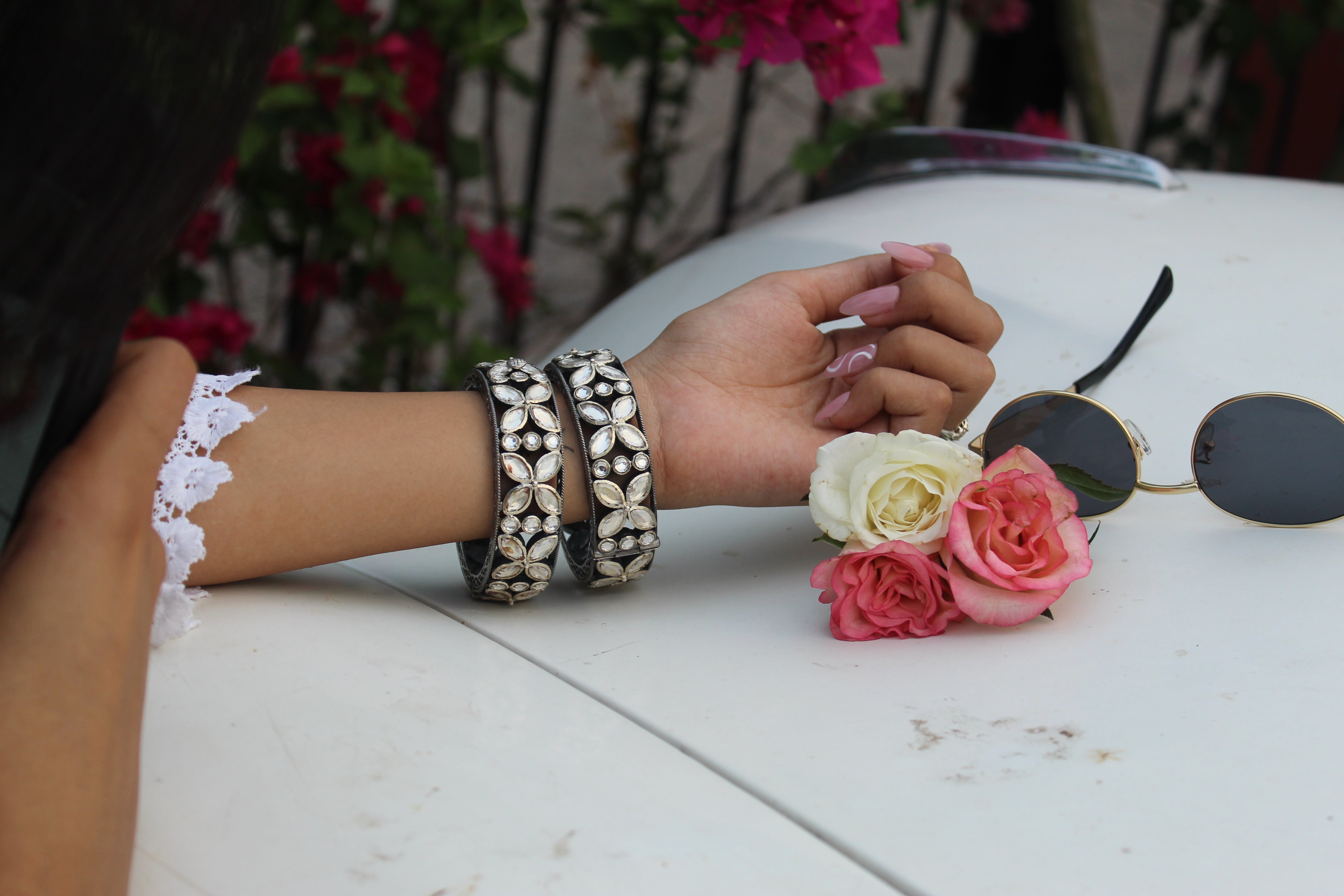 SILVER WHITE STONE BANGLE